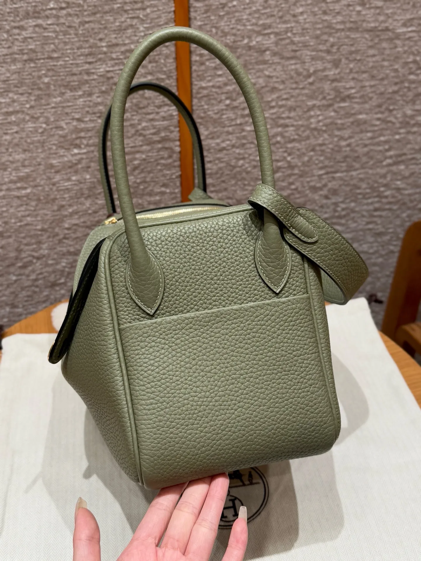 HERMES Женская сумка Lindy 26 см Q1 Clemence
