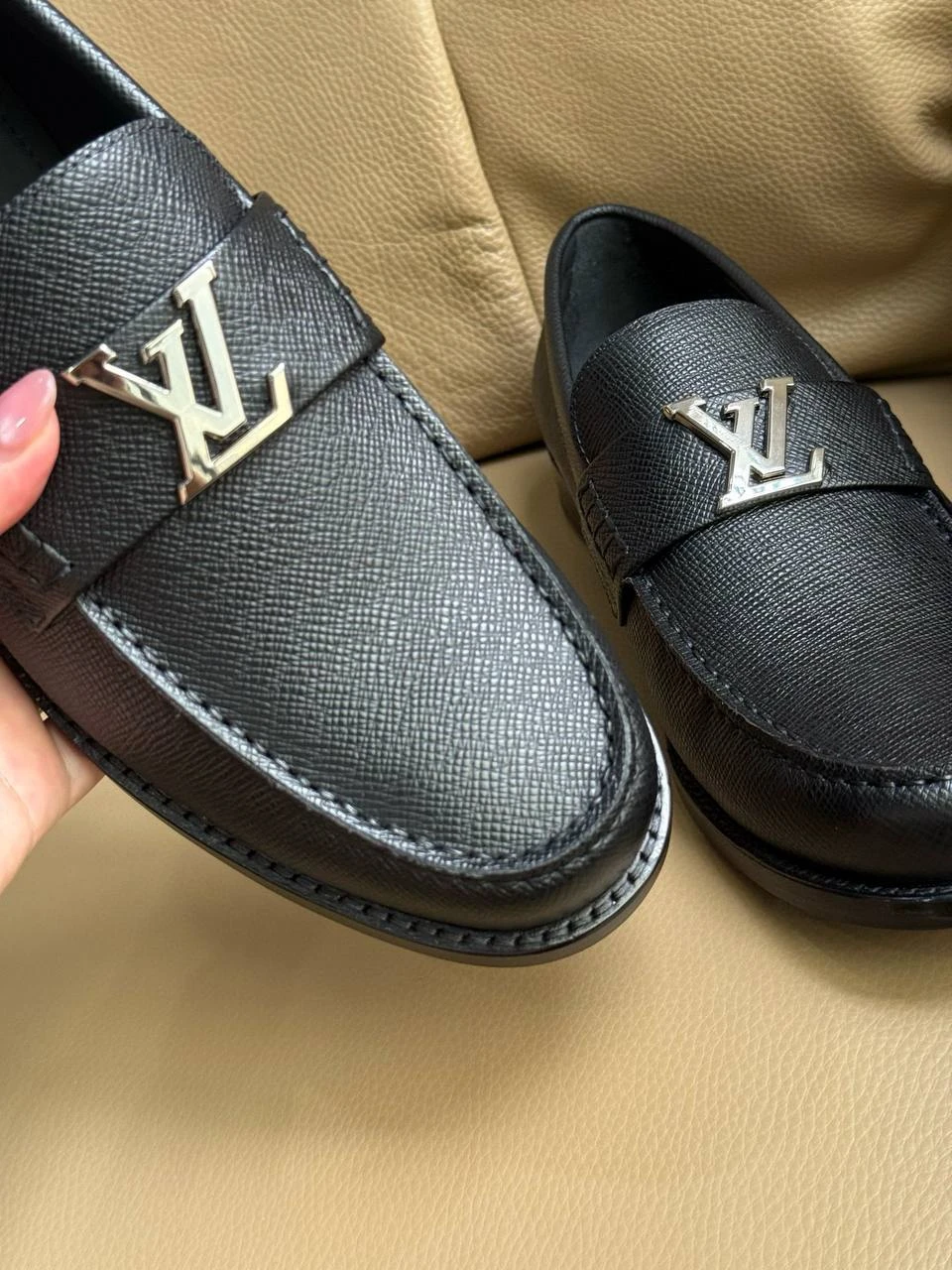 LOUIS VUITTON Мужские лоферы с ремешком LOUIS VUITTON Мужские лоферы с ремешком