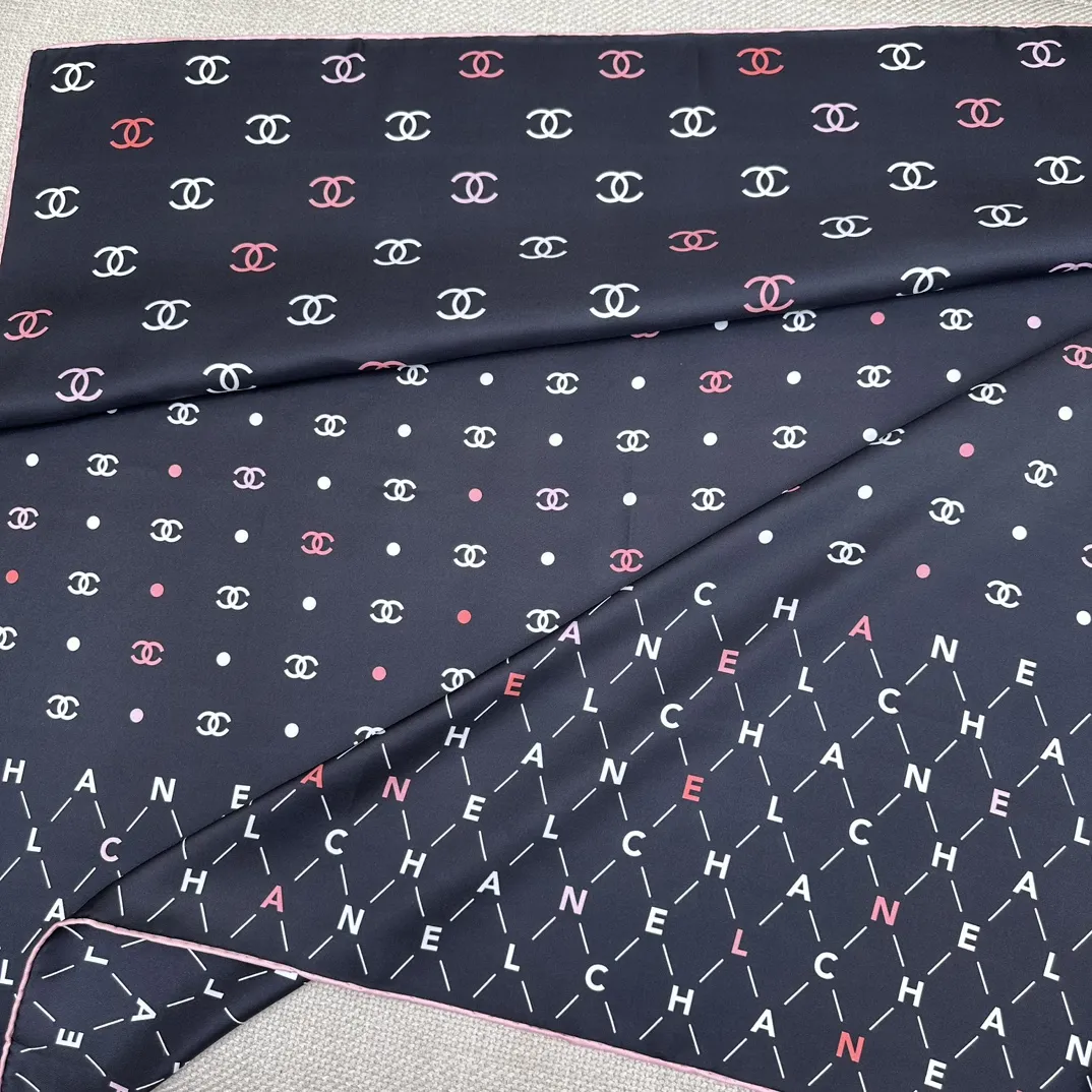 CHANEL Женский платок шёлк CHANEL Женский платок шёлк