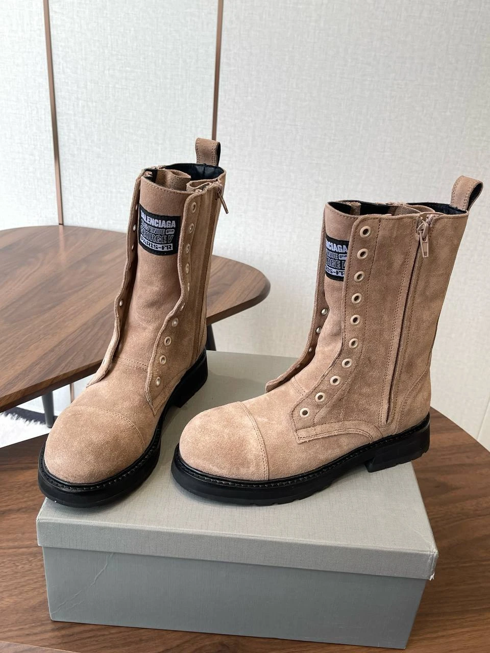 BALENCIAGA Женские сапоги из телячьей кожи BALENCIAGA Женские сапоги из телячьей кожи