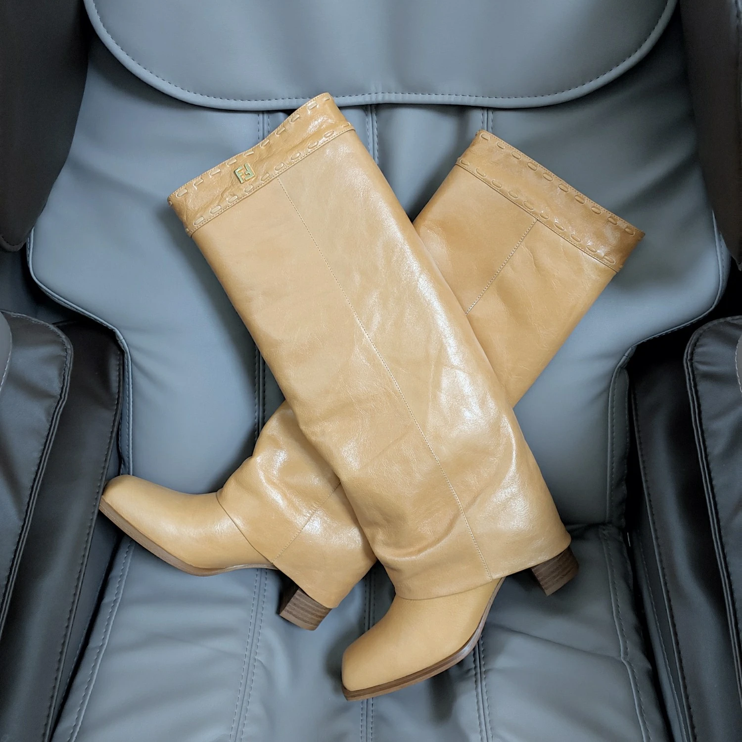 FENDI Женские кожаные сапоги