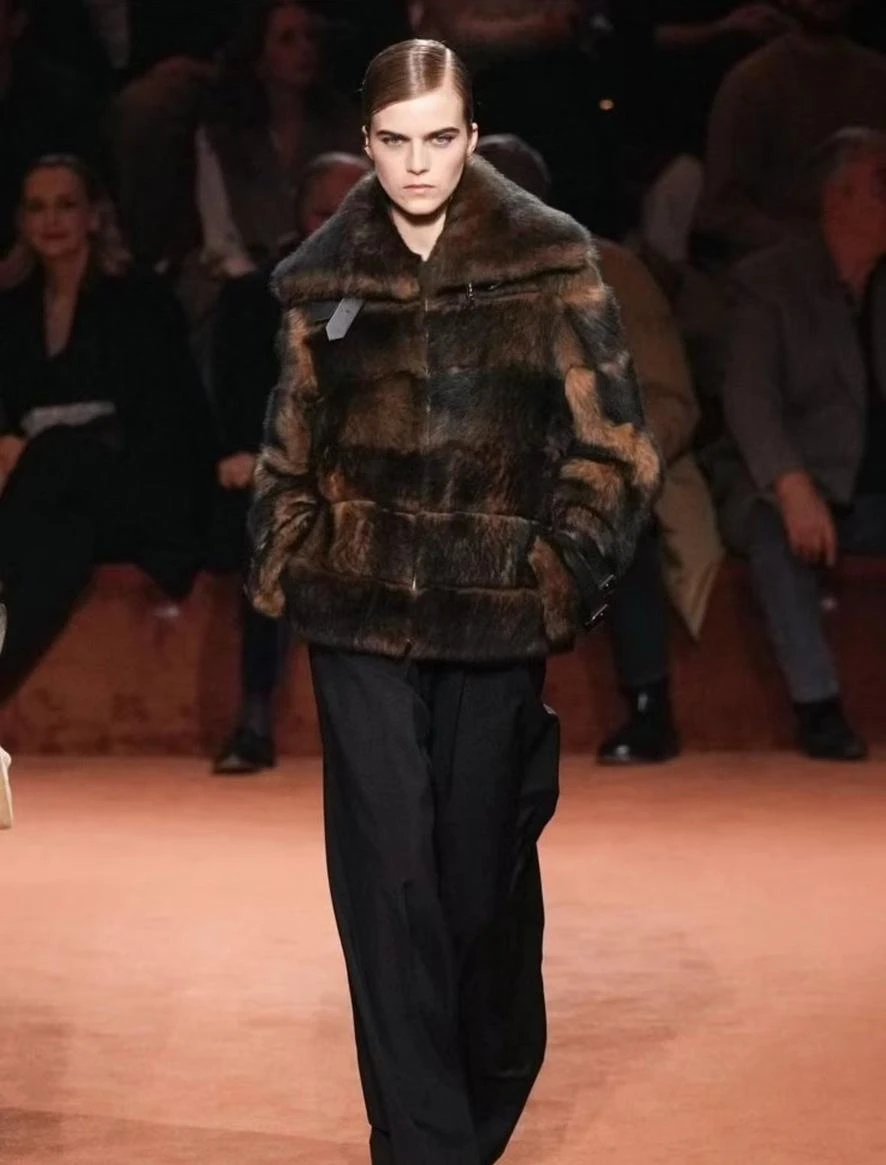 FENDI Женская шуба FENDI Женская шуба