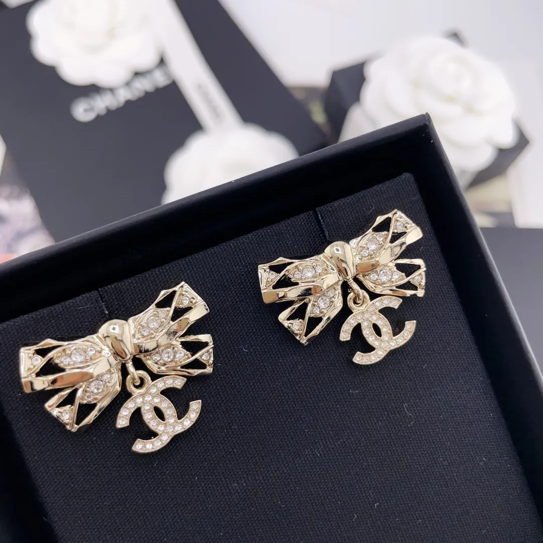 CHANEL Женские серьги с бантиком CHANEL Женские серьги с бантиком
