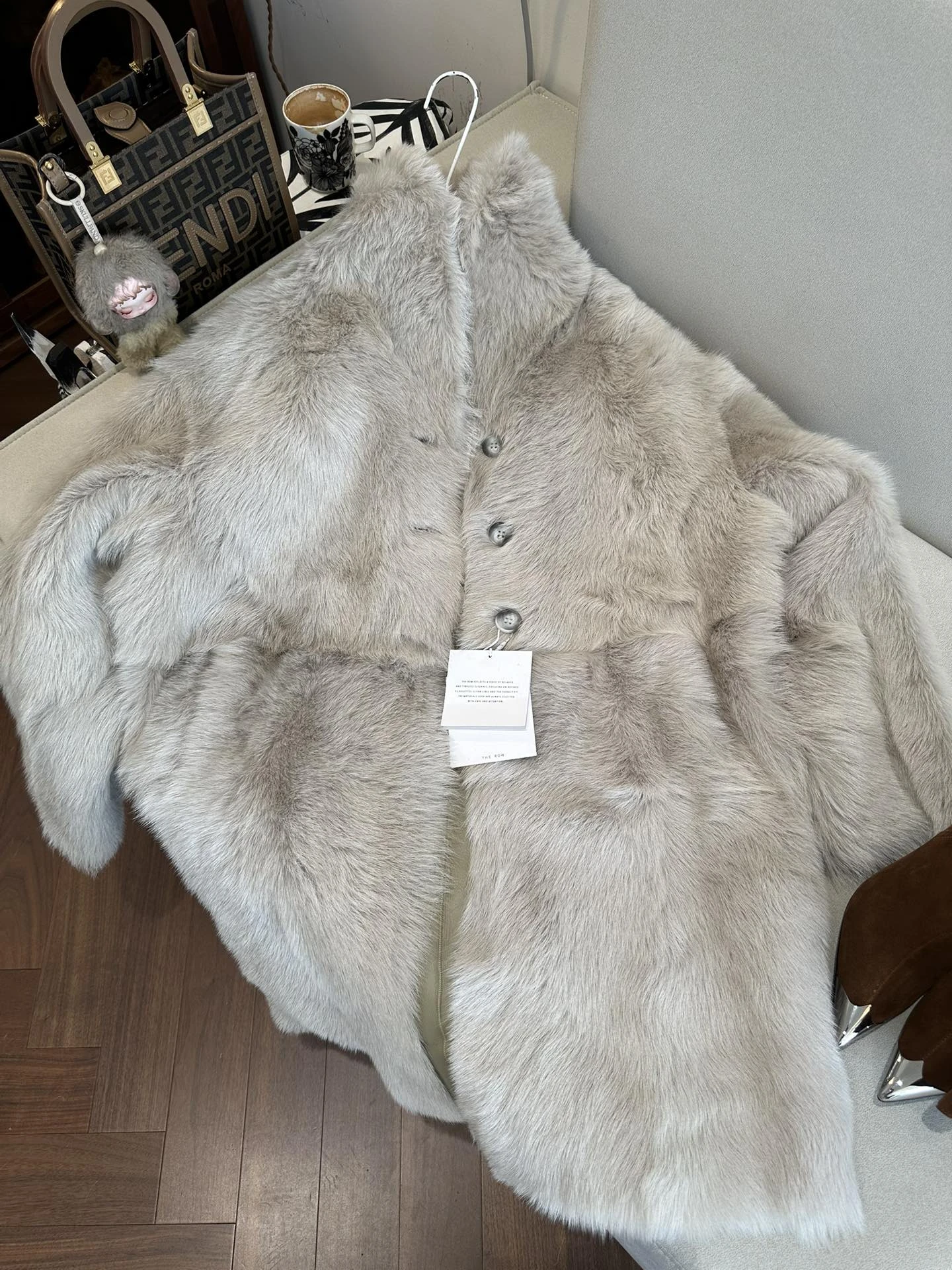 THE ROW Женская шуба из овчины THE ROW Женская шуба из овчины