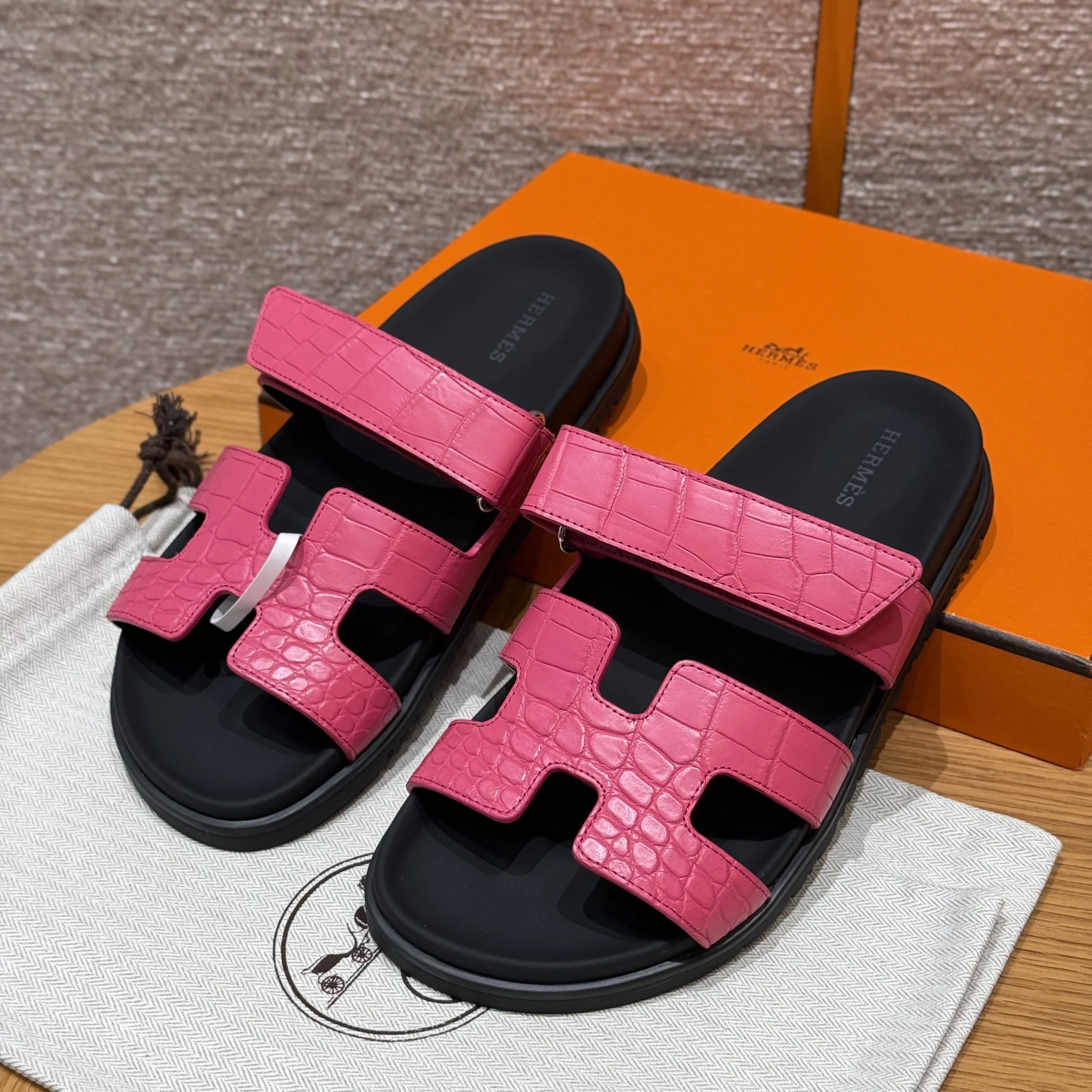 HERMES Женские сандалии Chypre из аллигатора