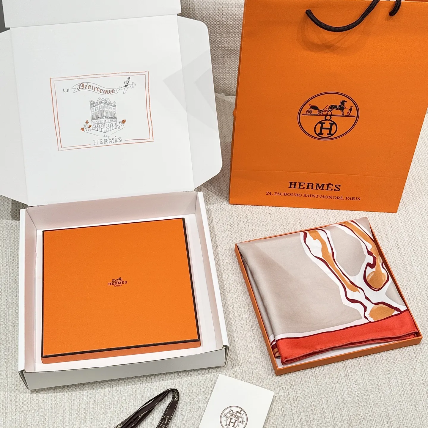 HERMES Женский платок из шелка с летающей лошадью