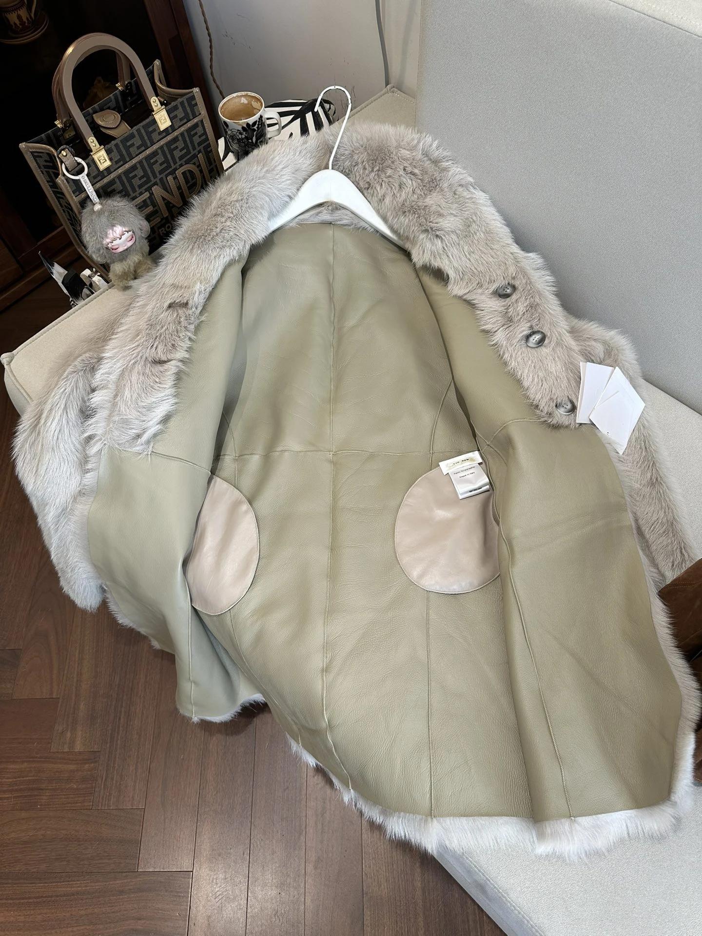 THE ROW Женская шуба из овчины THE ROW Женская шуба из овчины