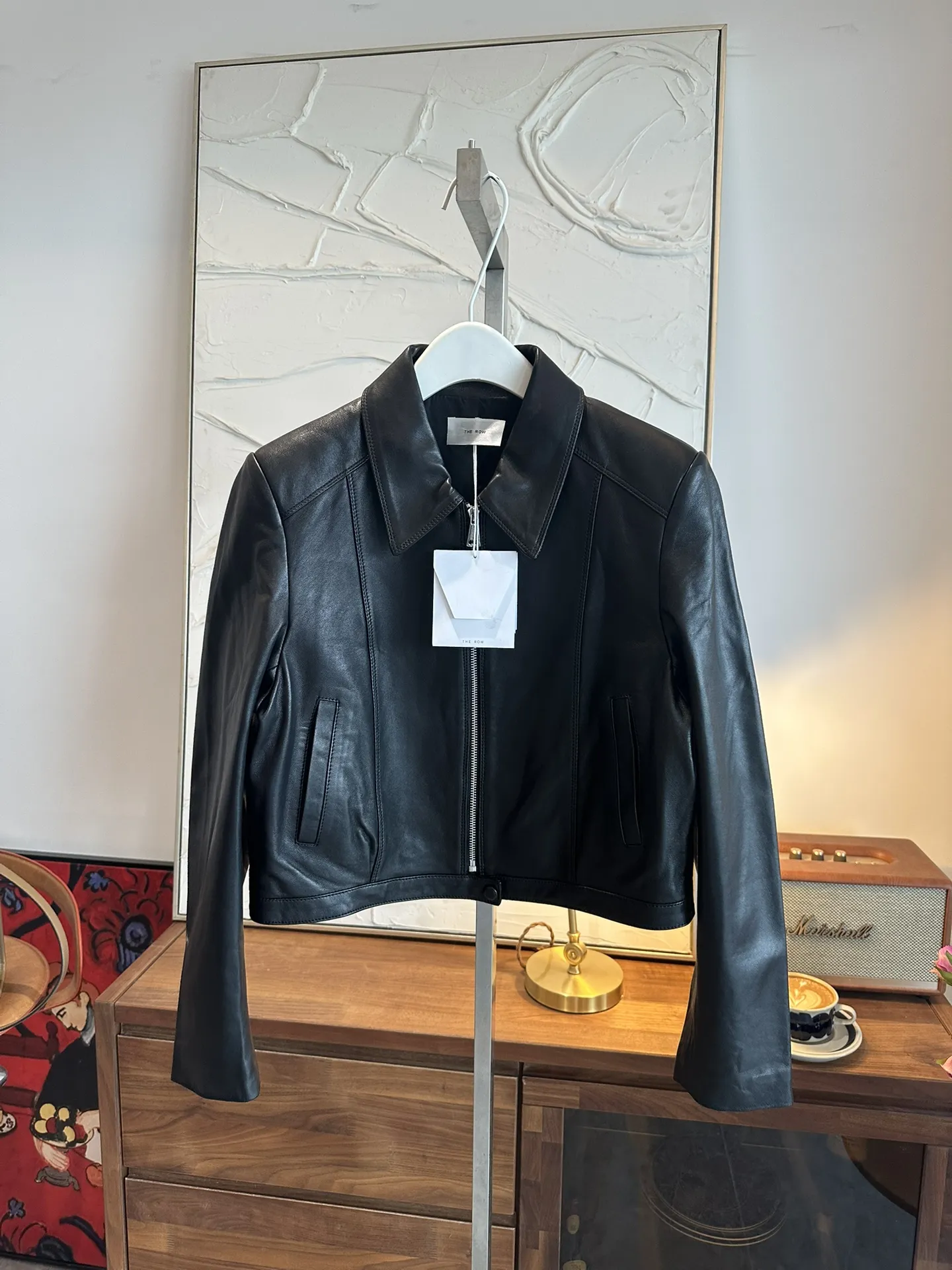 THE ROW Женская кожаная куртка укороченная THE ROW Женская кожаная куртка укороченная