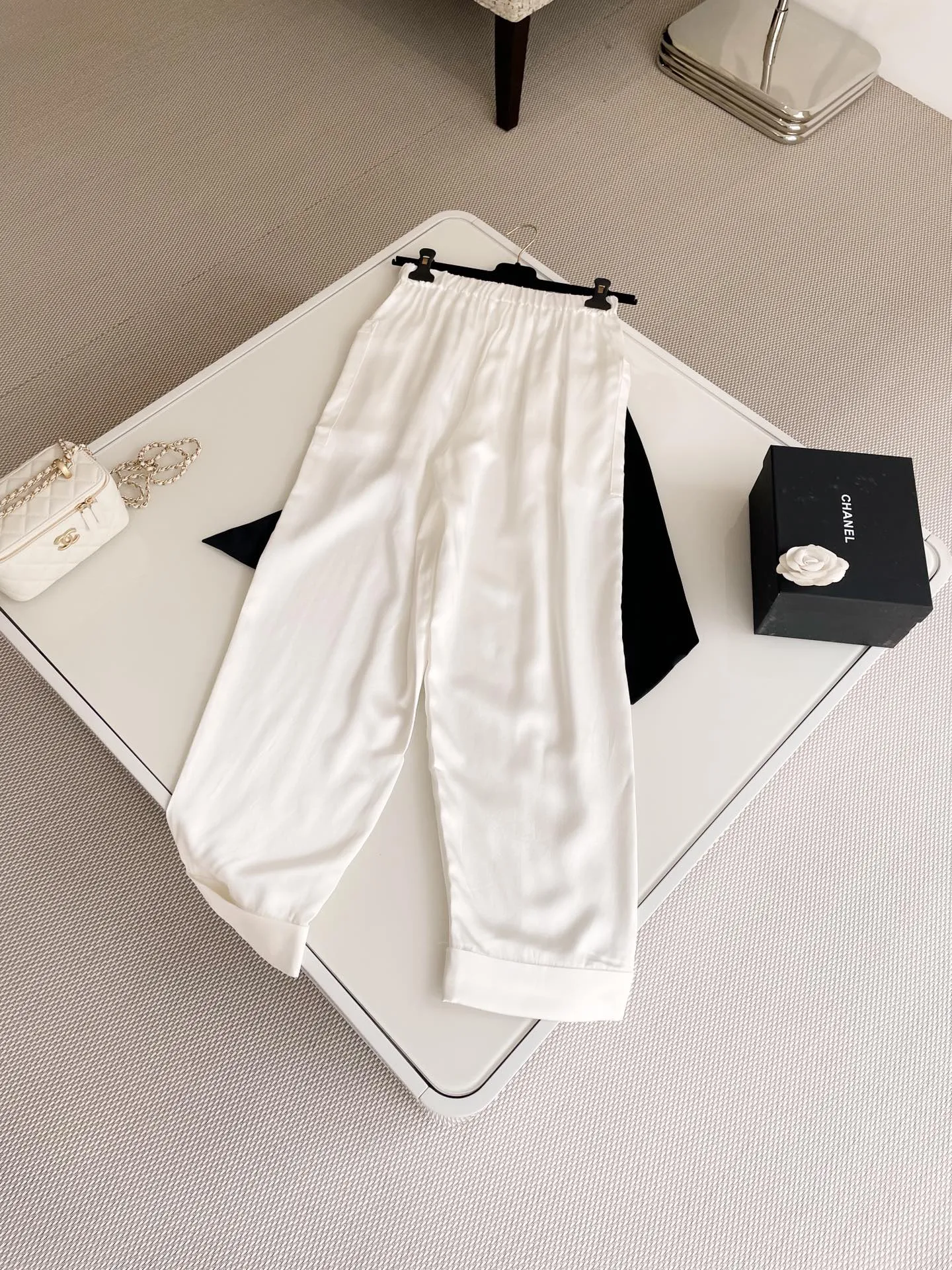 CHANEL Женские брюки с поясом CHANEL Женские брюки с поясом