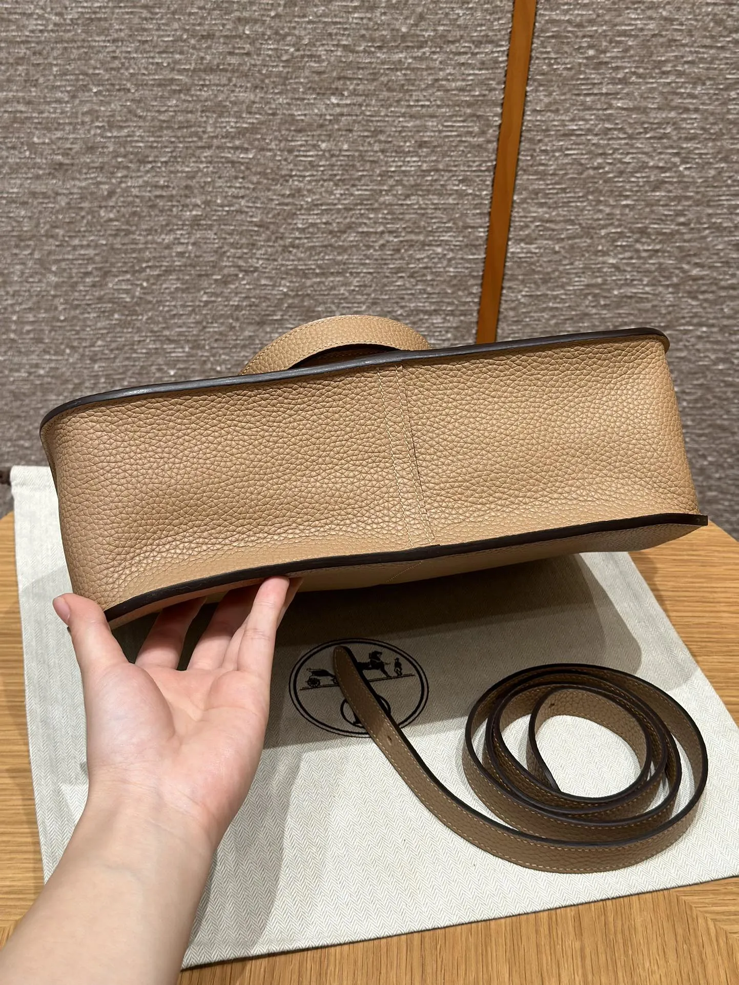 HERMES Женская сумка Halzan 31 см 0M Clemence HERMES Женская сумка Halzan 31 см 0M Clemence