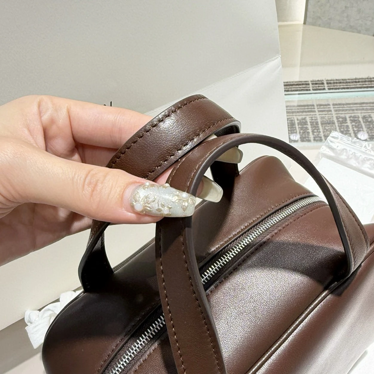 THE ROW Женская сумка из кожи ягнёнка 