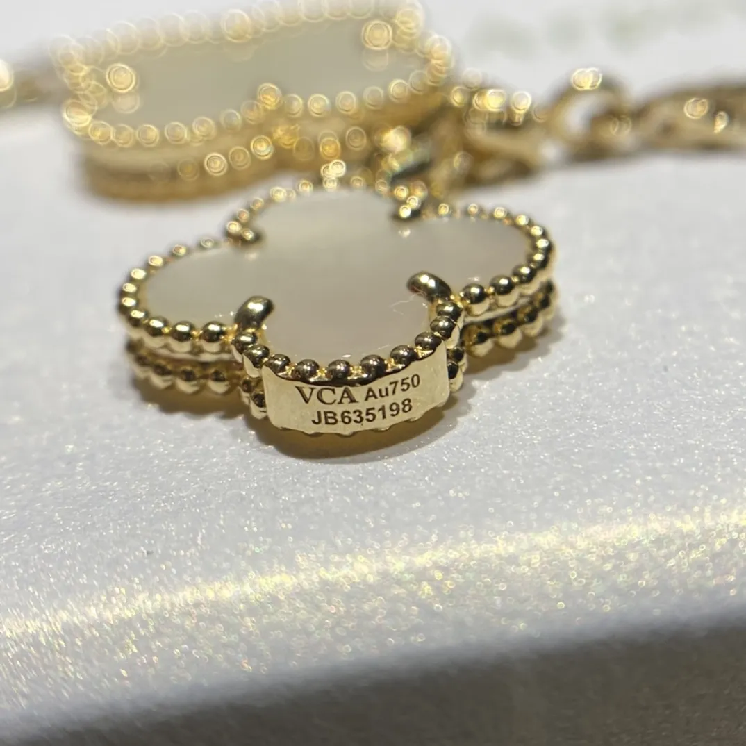 Van Cleef & Arpels Браслет Magic Alhambra 5 мотивов Van Cleef & Arpels Браслет Magic Alhambra 5 мотивов