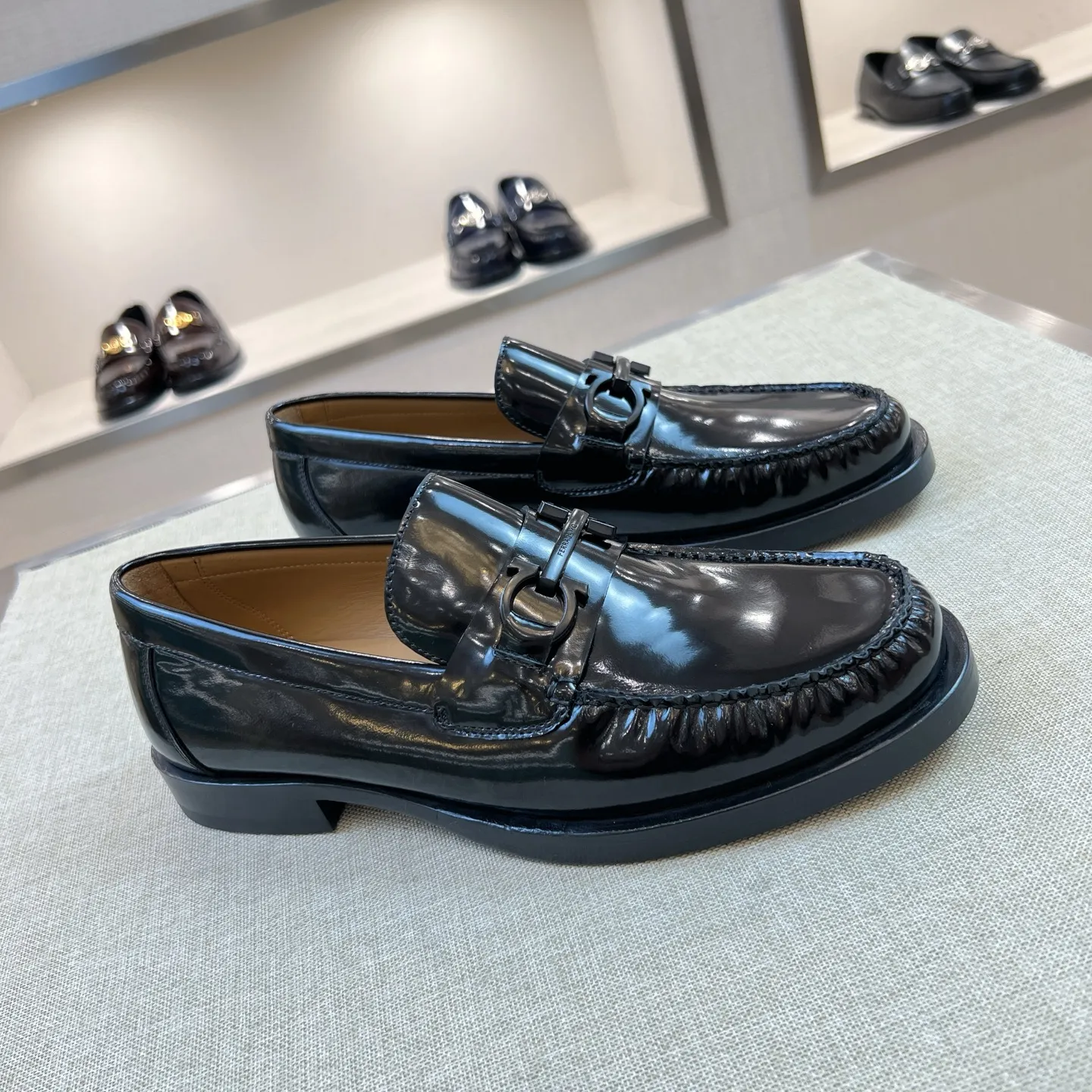 SALVATORE FERRAGAMO Мужские лоферы коровья кожа SALVATORE FERRAGAMO Мужские лоферы коровья кожа