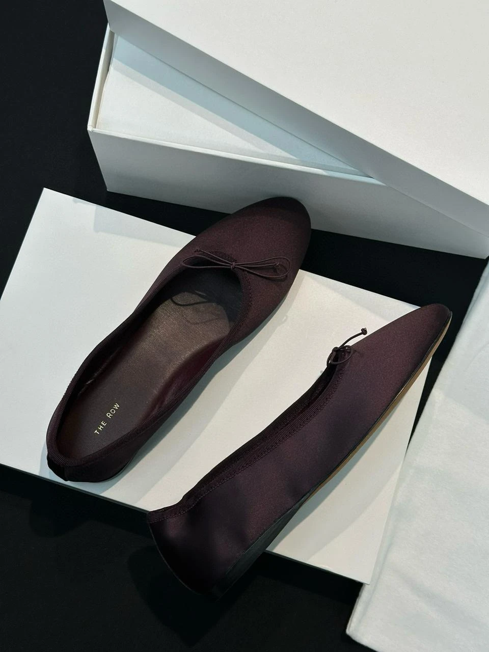 THE ROW Атласные балетки