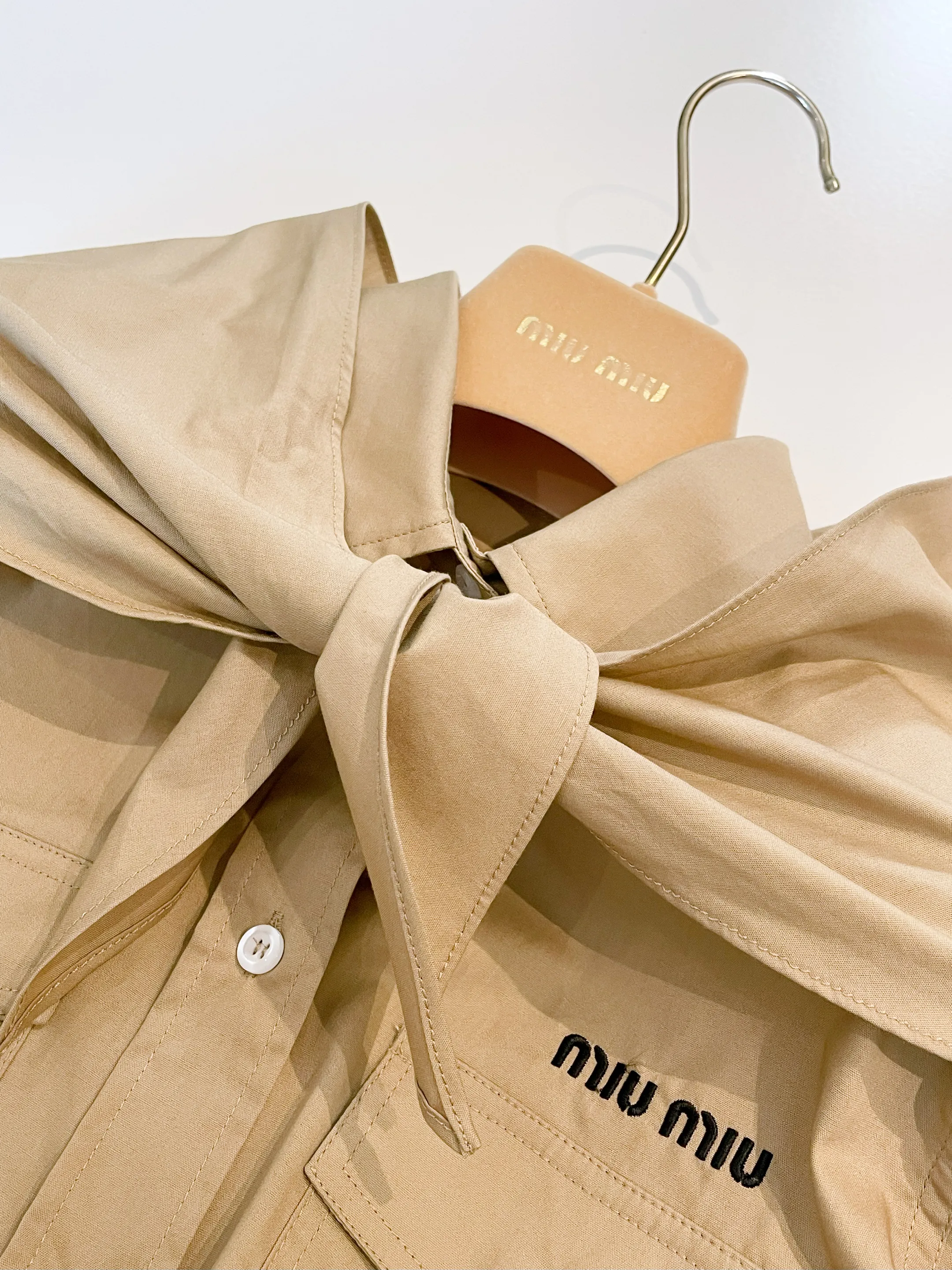 MIU MIU Женская рубашка с накидкой MIU MIU Женская рубашка с накидкой