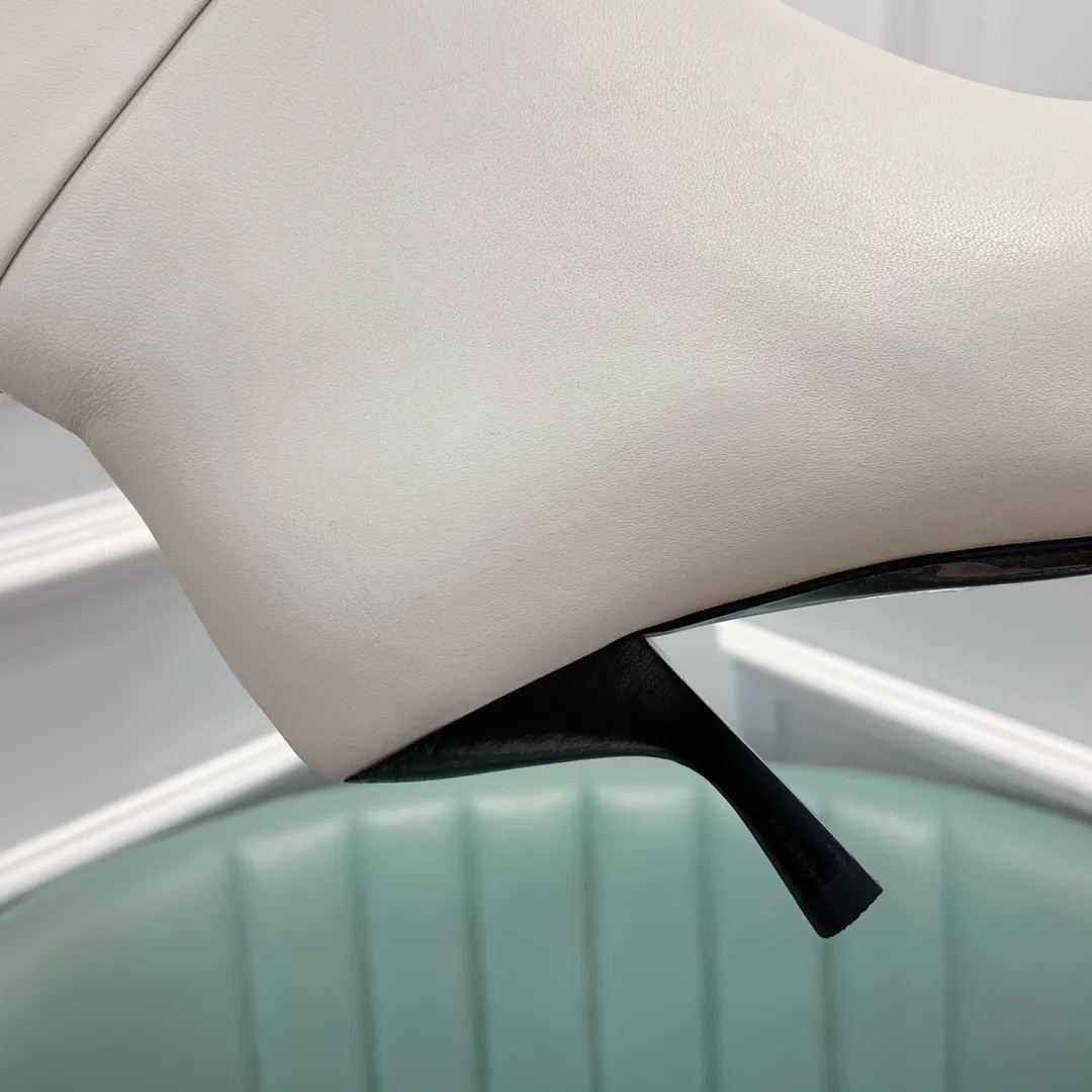 THE ROW Женские сапоги из кожи ягненка THE ROW Женские сапоги из кожи ягненка