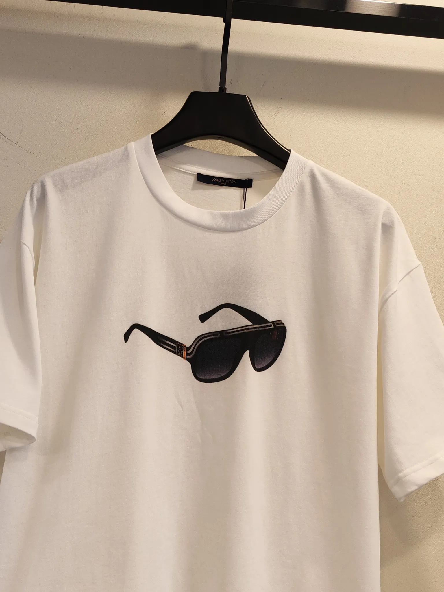 LOUIS VUITTON Мужская футболка LOUIS VUITTON Мужская футболка