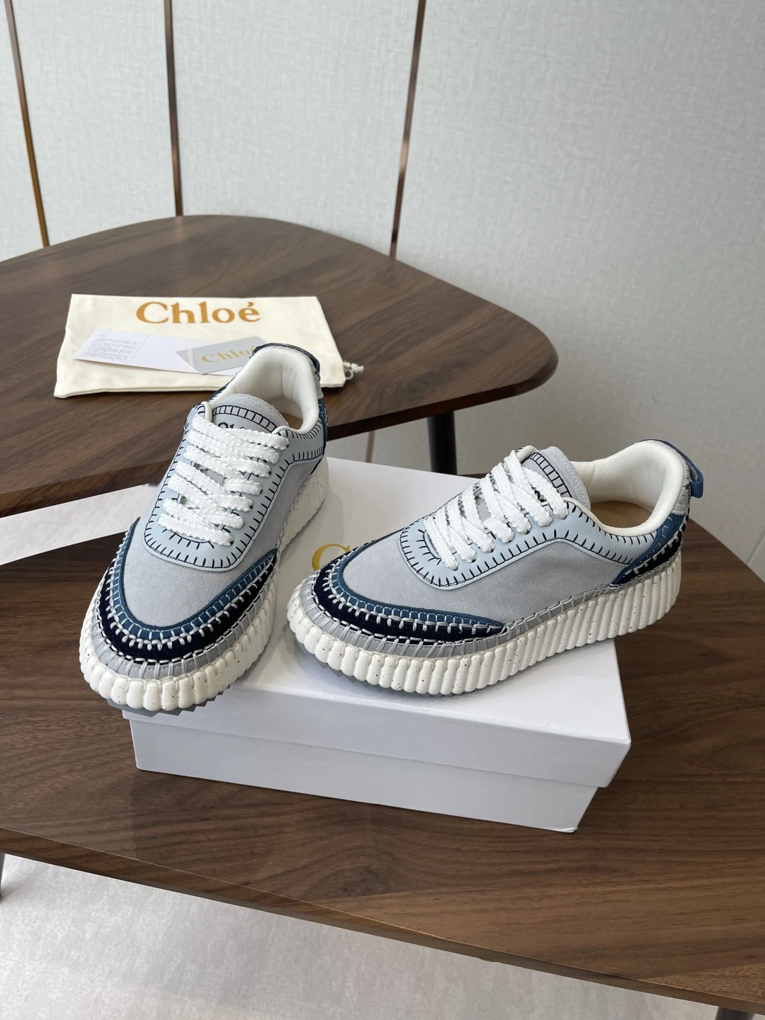 CHLOE Женские кроссовки из коровьей кожи 