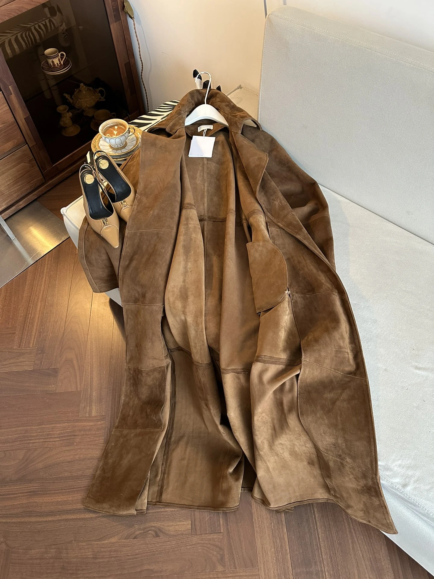 THE ROW Женское пальто из бархатистой замши THE ROW Женское пальто из бархатистой замши