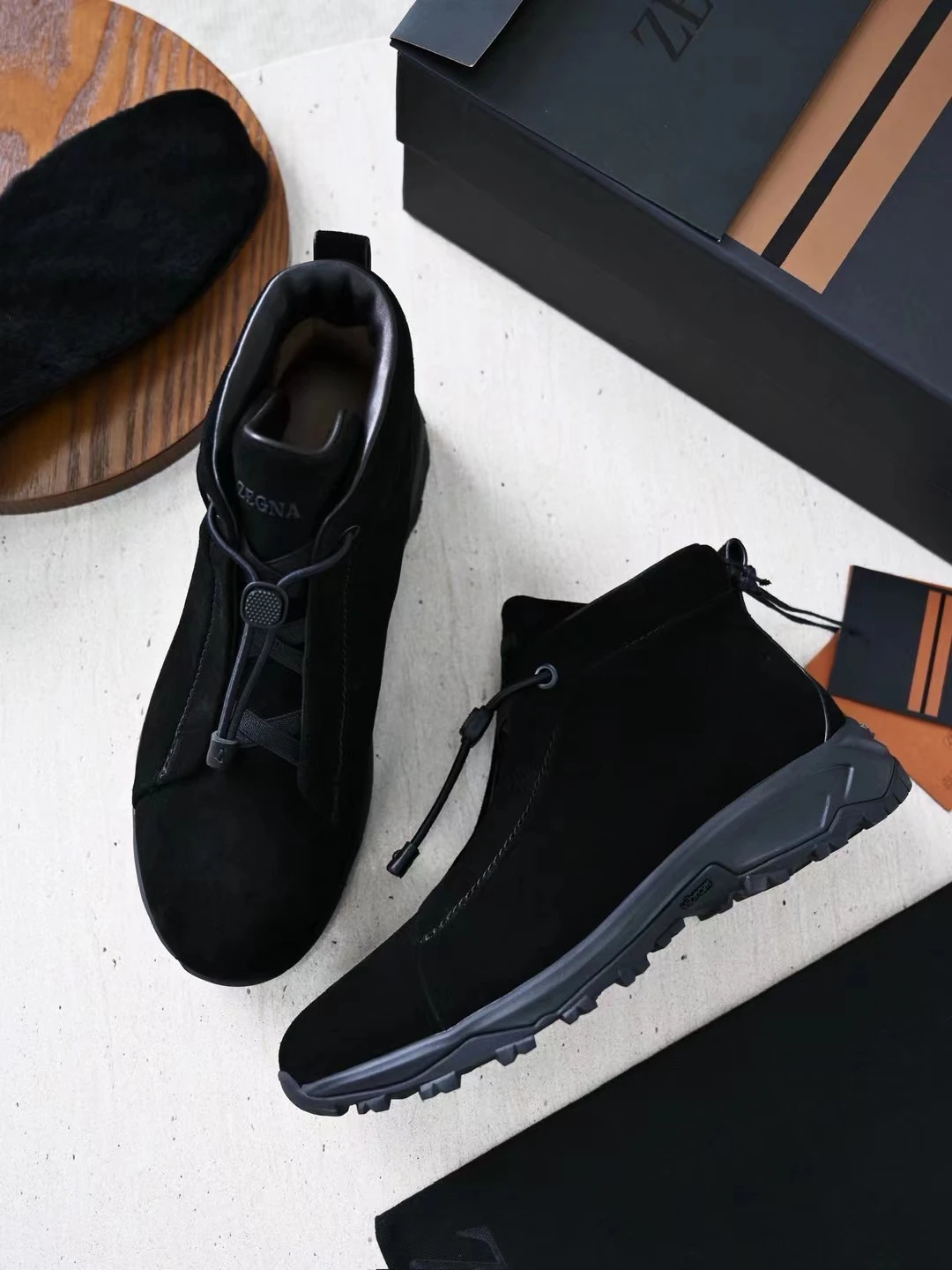 ERMENEGILDO ZEGNA Мужские кроссовки из натуральной замши насыщенного темно-коричневого цвета