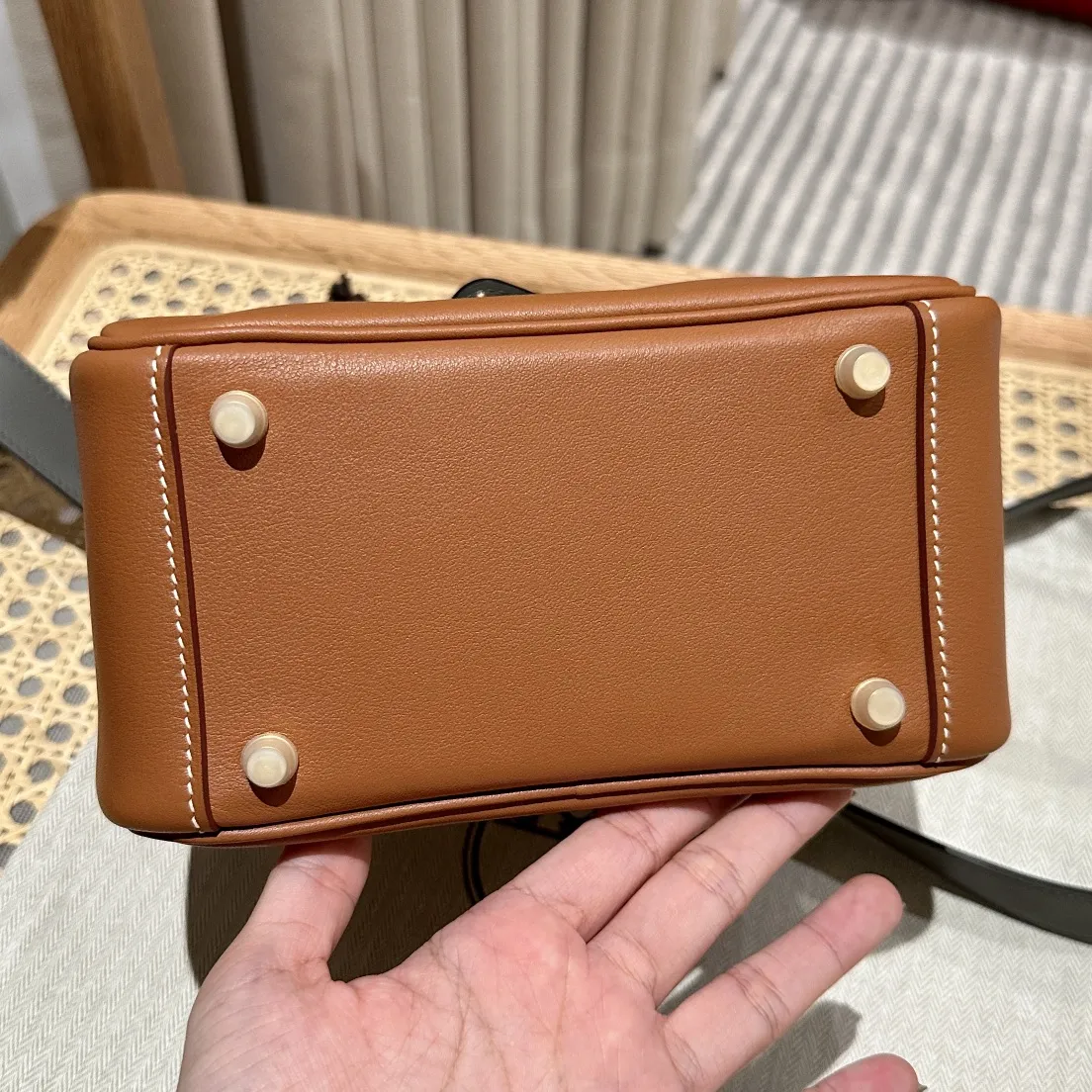 HERMES Женская сумка Lindy 19 см OL Swift HERMES Женская сумка Lindy 19 см OL Swift