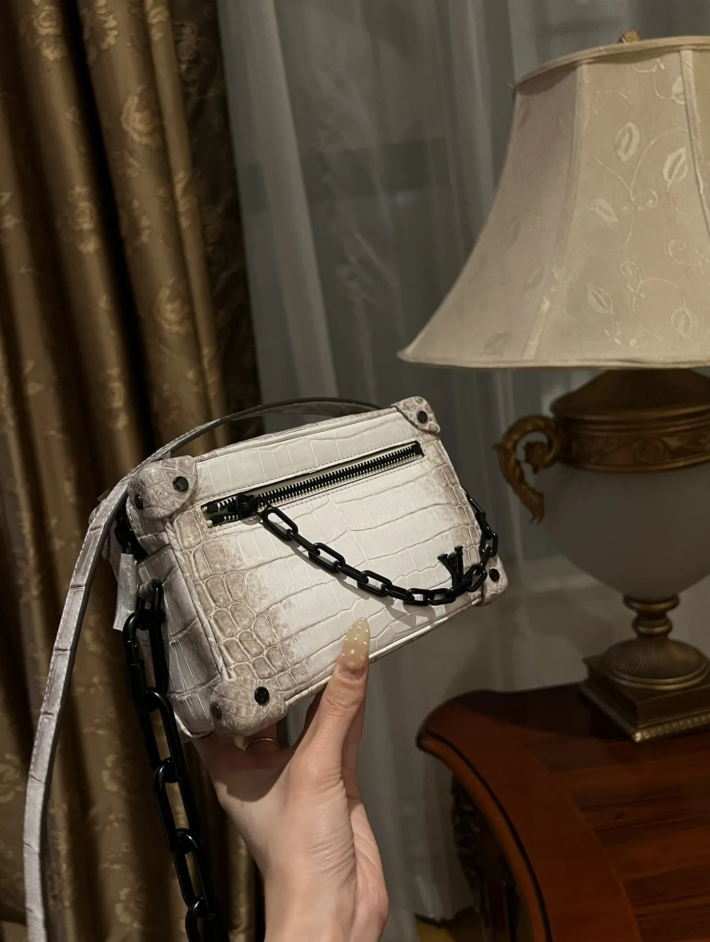 LOUIS VUITTON Сумка унисекс Petite Malle гималайский крокодил LOUIS VUITTON Сумка унисекс Petite Malle гималайский крокодил