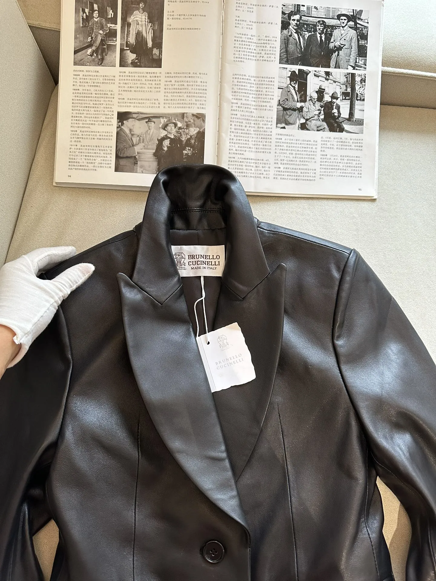 BRUNELLO CUCINELLI Женский кожаный жакет на одну пуговицу BRUNELLO CUCINELLI Женский кожаный жакет на одну пуговицу