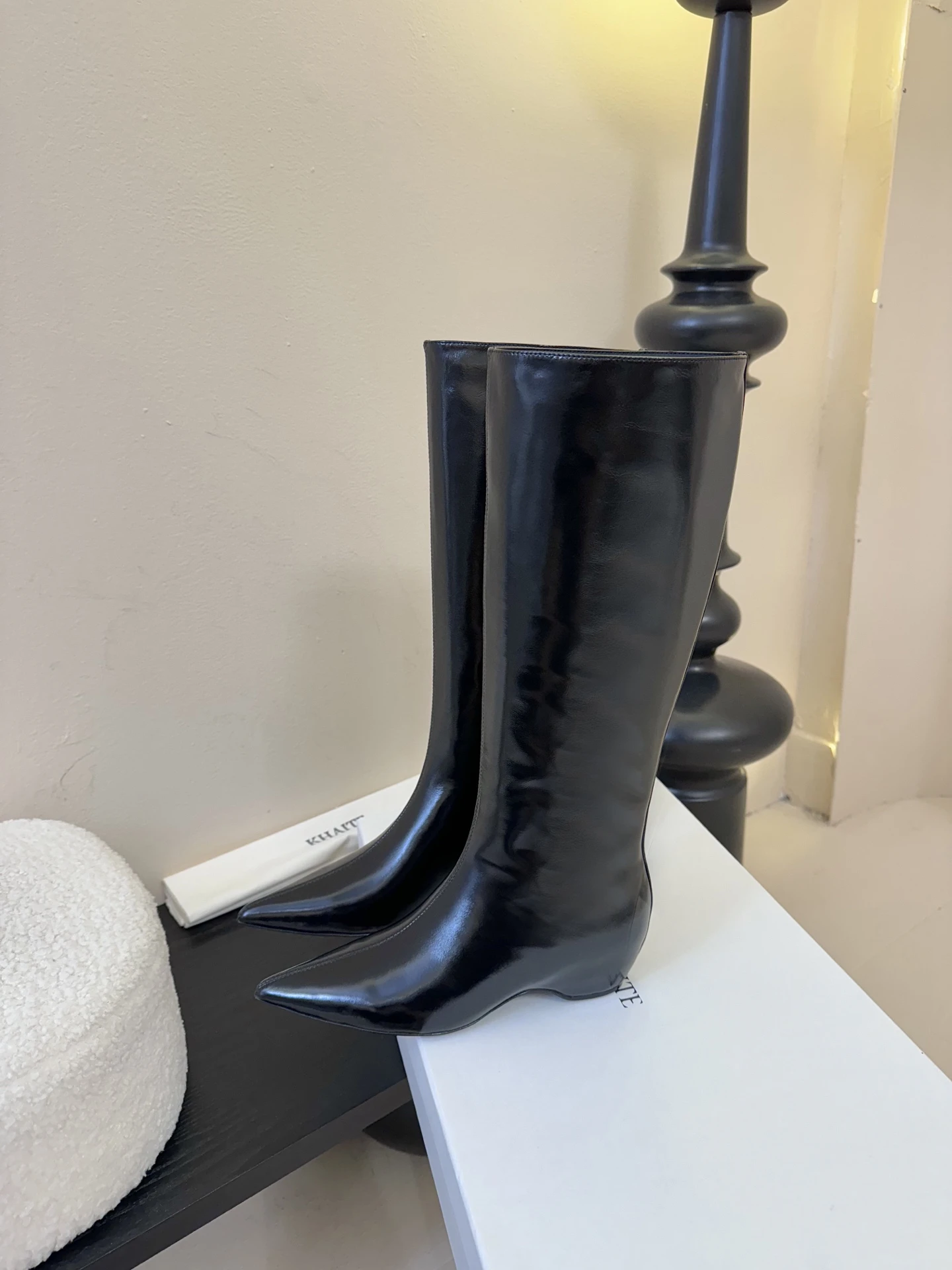 KHAITE Женские сапоги с острым носом