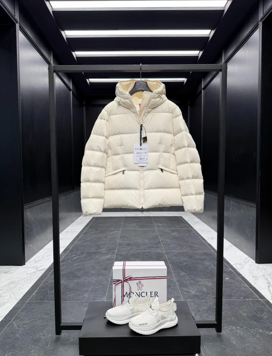 MONCLER Женский пуховик Avoce