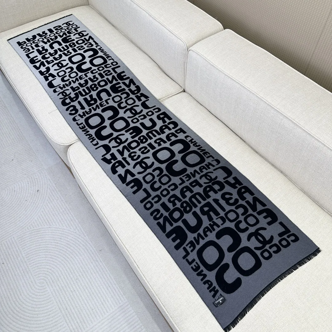 CHANEL Женский шарф из шерсти