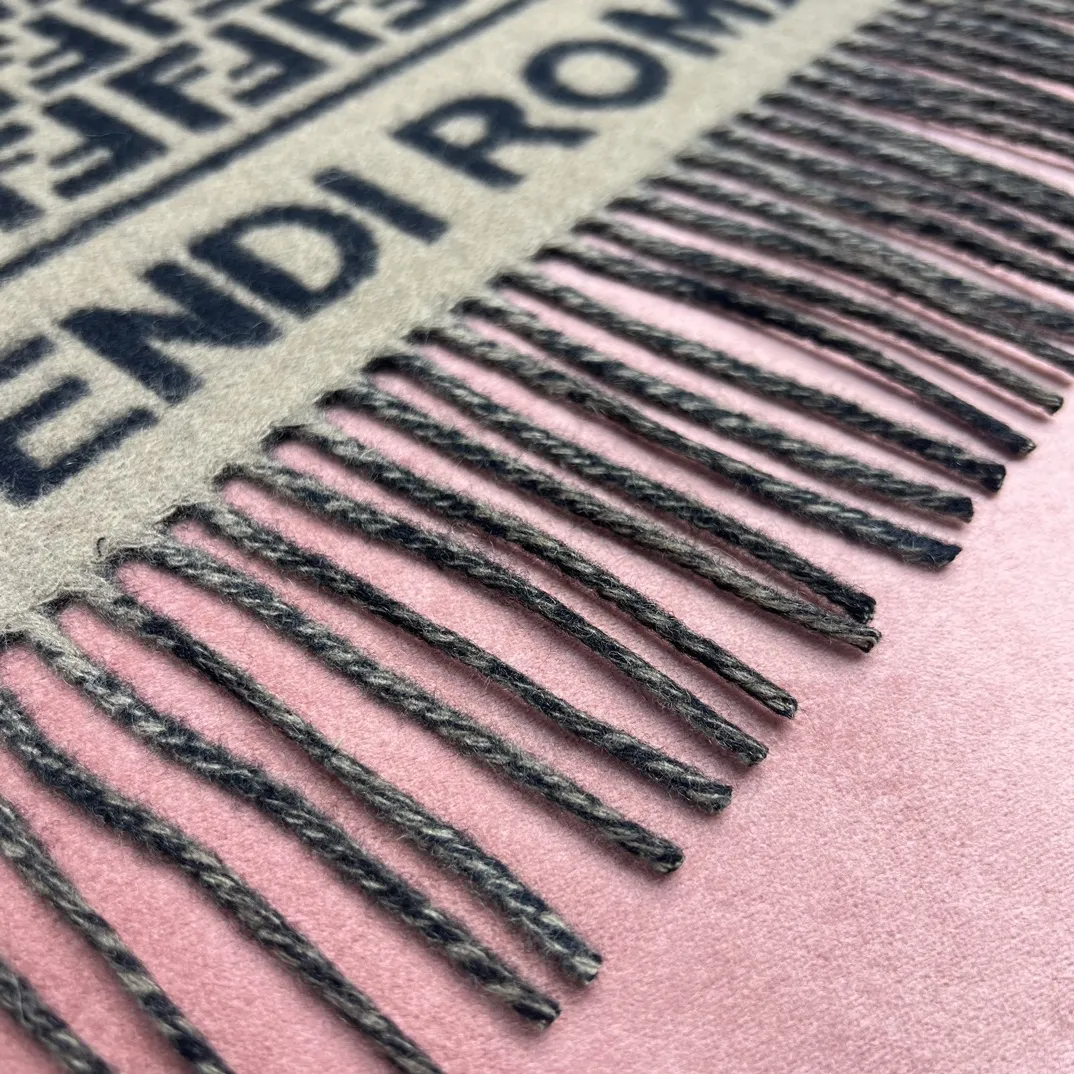 FENDI Женский шарф из шерсти и кашемира