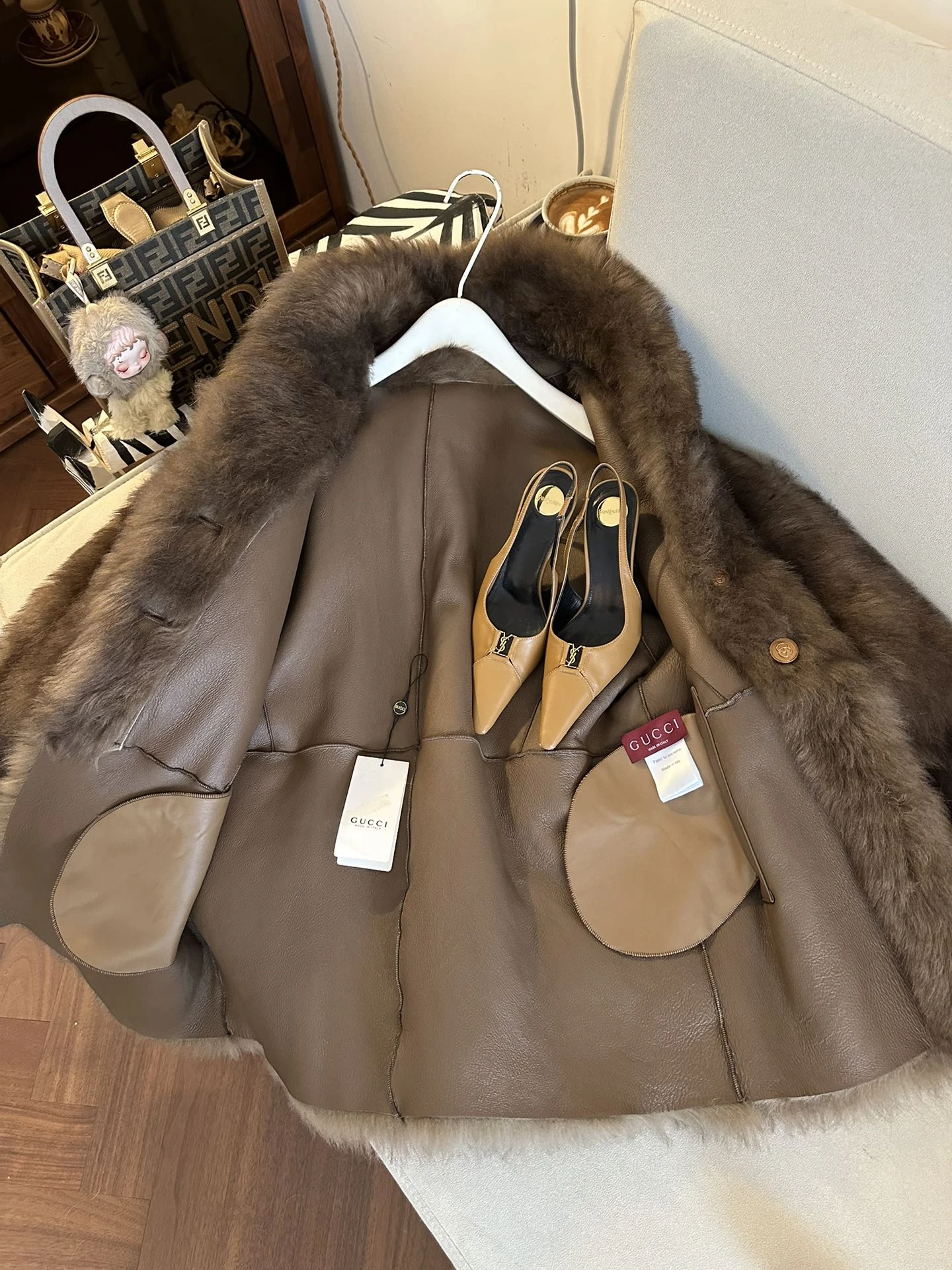 GUCCI Женская шуба из овчины  GUCCI Женская шуба из овчины