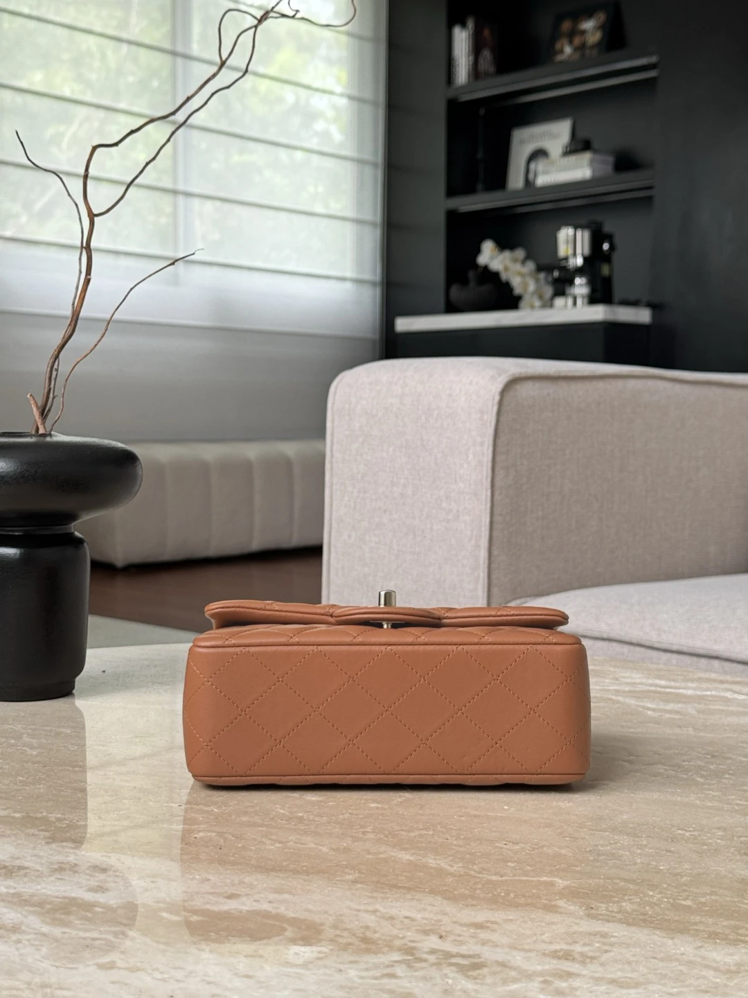 CHANEL Женская сумка с ручкой CF20