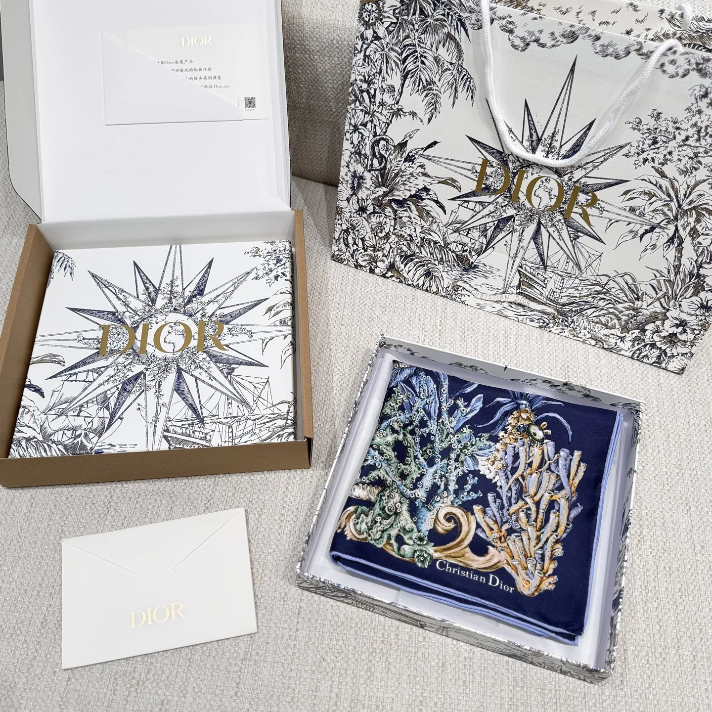 CHRISTIAN DIOR Женский платок из шелка CHRISTIAN DIOR Женский платок из шелка