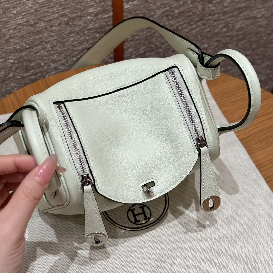 HERMES Женская сумка Lindy 19 см OZ Swift HERMES Женская сумка Lindy 19 см OZ Swift