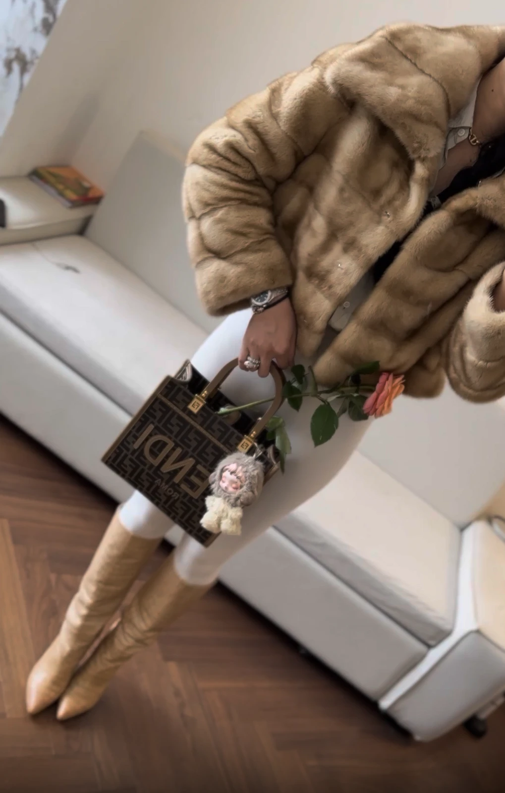 FENDI Женская шуба из норки FENDI Женская шуба из норки