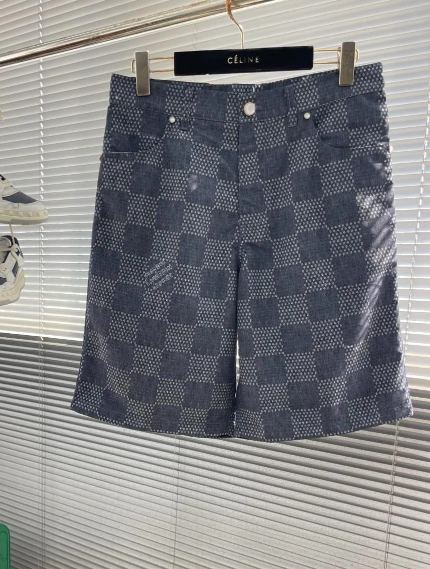 LOUIS VUITTON Мужские шорты темно-серого цвета в клеточку LOUIS VUITTON Мужские шорты темно-серого цвета в клеточку