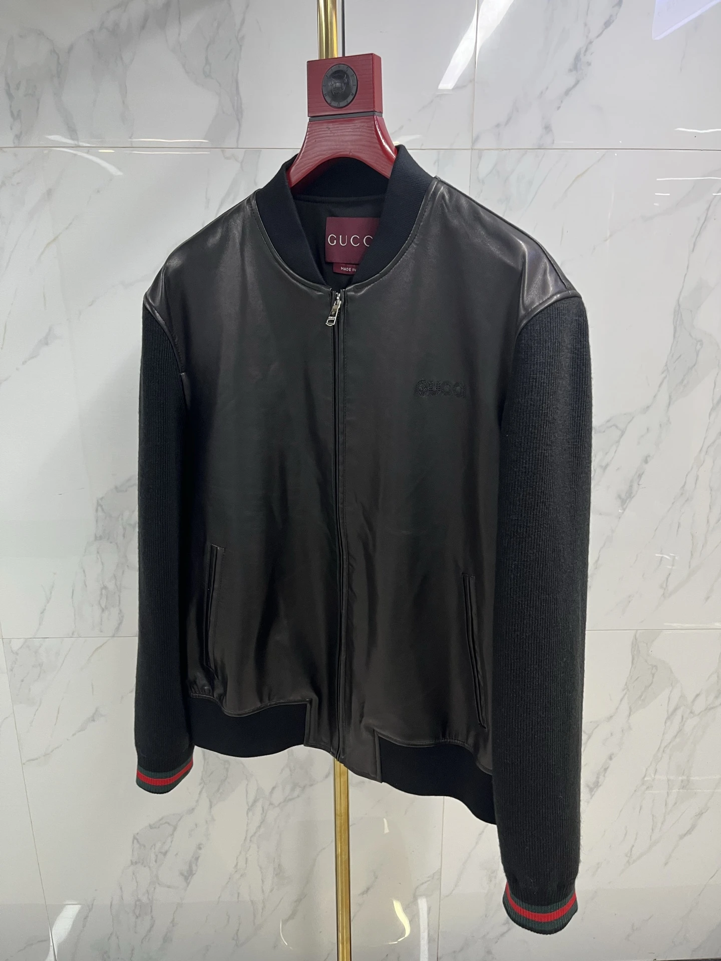 GUCCI Мужской кожаный бомбер с вязанными рукавами GUCCI Мужской кожаный бомбер с вязанными рукавами