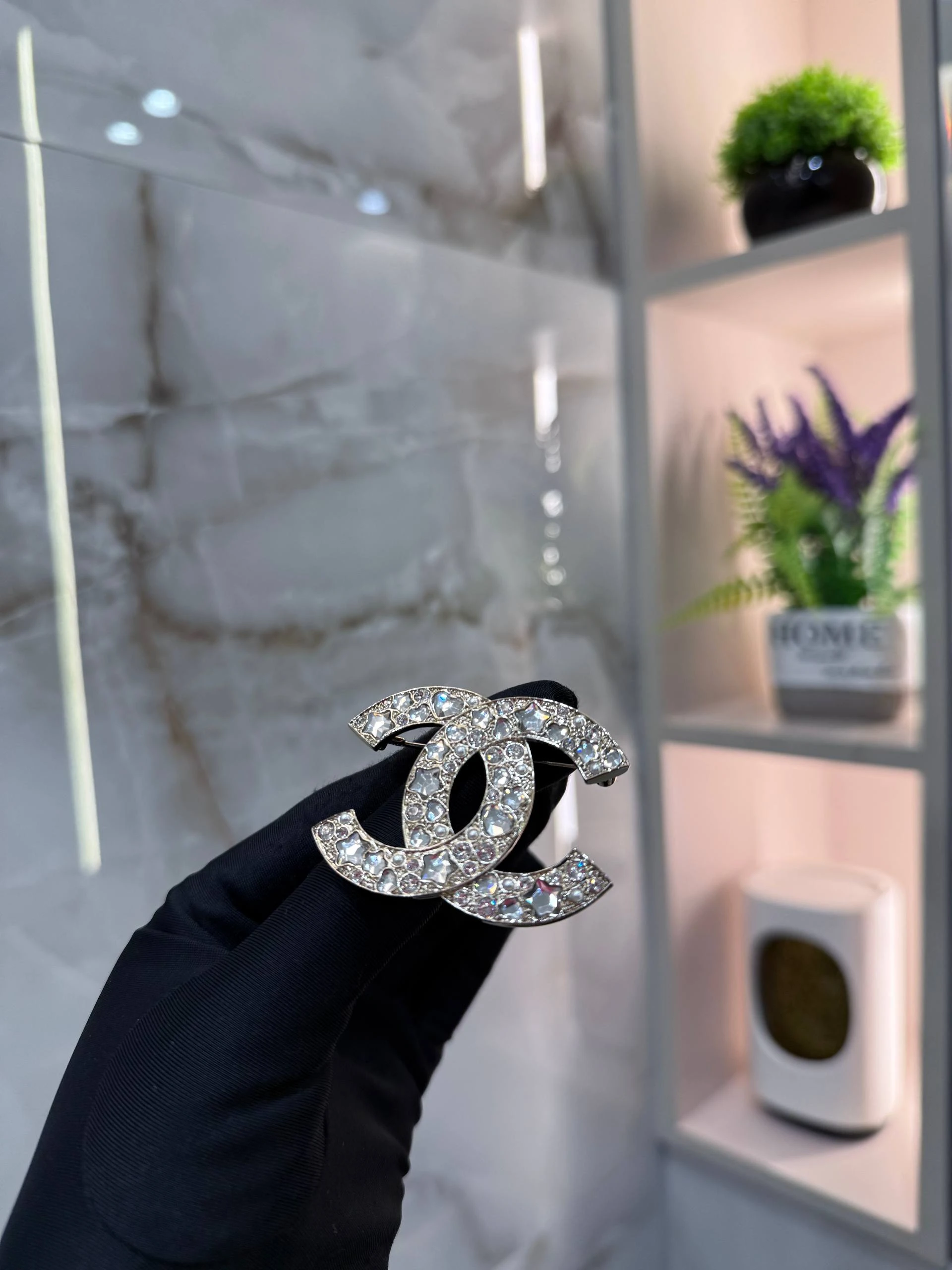 CHANEL Женская брошь из латуни CHANEL Женская брошь из латуни