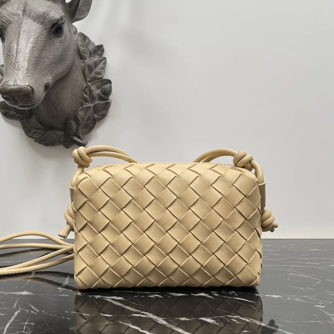 BOTTEGA VENETA Сумка Loop Camera Bag Mini BOTTEGA VENETA Сумка Loop Camera Bag Mini