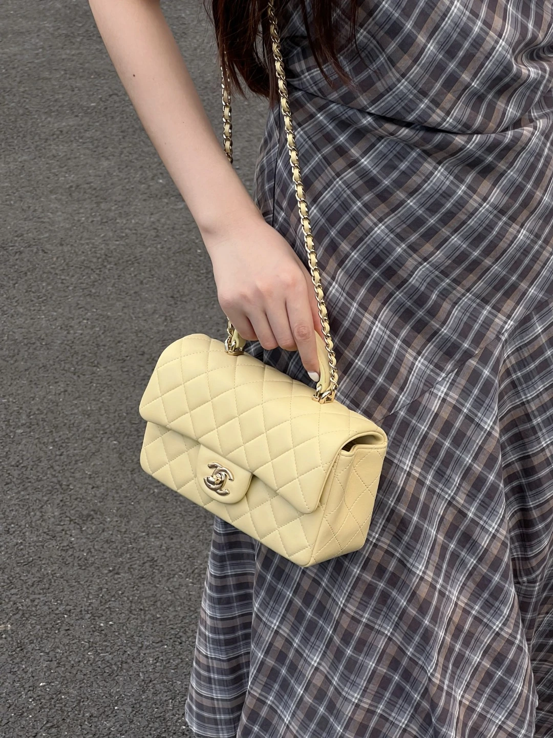 CHANEL Женская сумка с ручкой CF20