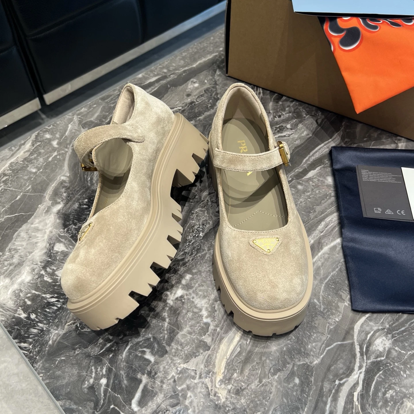 PRADA Женские туфли мэри-джейн