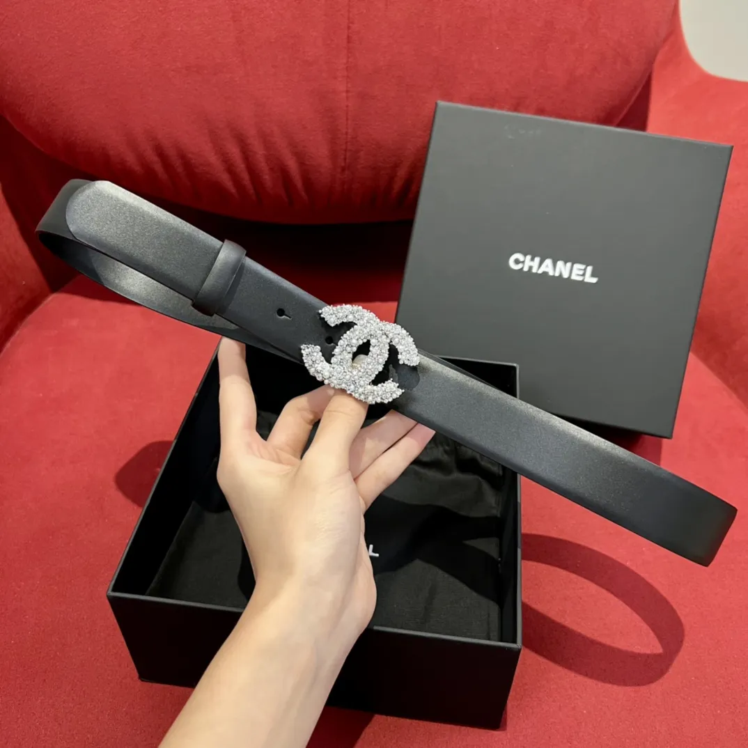 CHANEL Женский ремень с жемчужной пряжкой