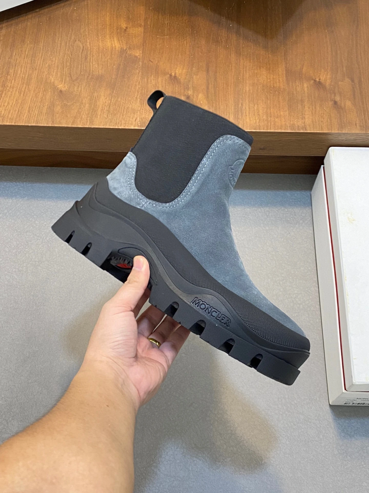 MONCLER Мужские ботинки из коровьей кожи классический силует челси