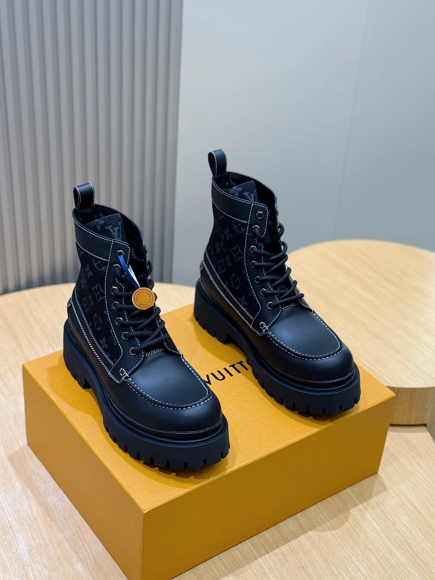 LOUIS VUITTON Мужские ботинки 