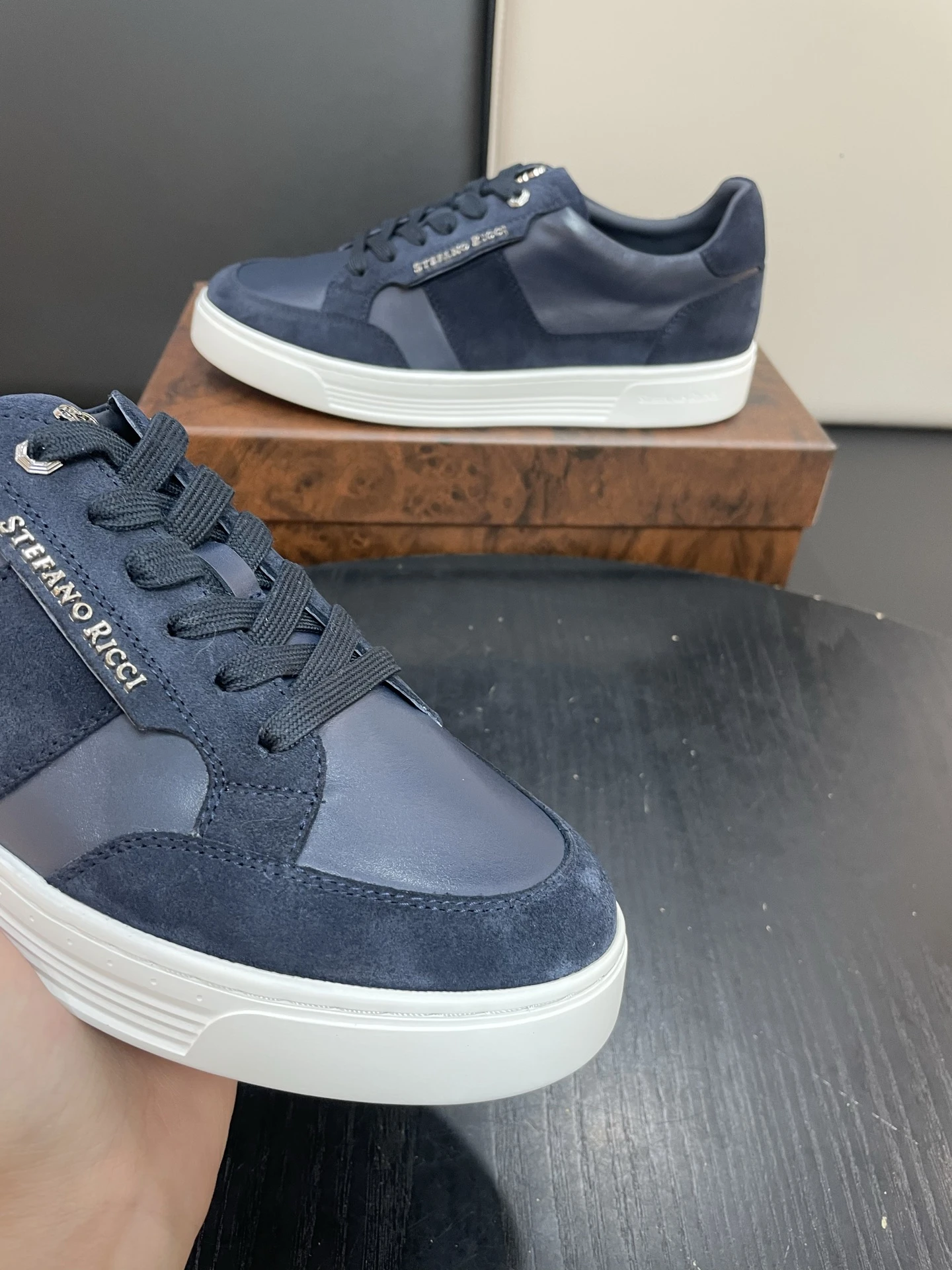 STEFANO RICCI Мужские кроссовки из гладкой кожи и замши черные с белой подошвой