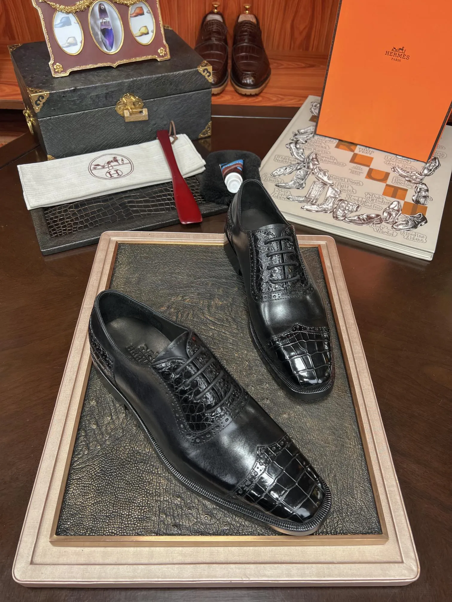 HERMES Мужские туфли брюшко крокодила HERMES Мужские туфли брюшко крокодила