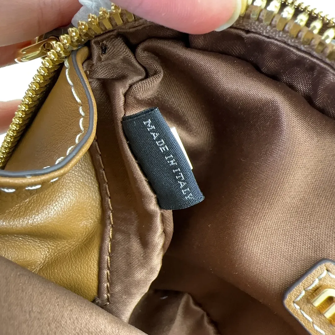 MIU MIU Женская сумка Arcadie mini MIU MIU Женская сумка Arcadie mini