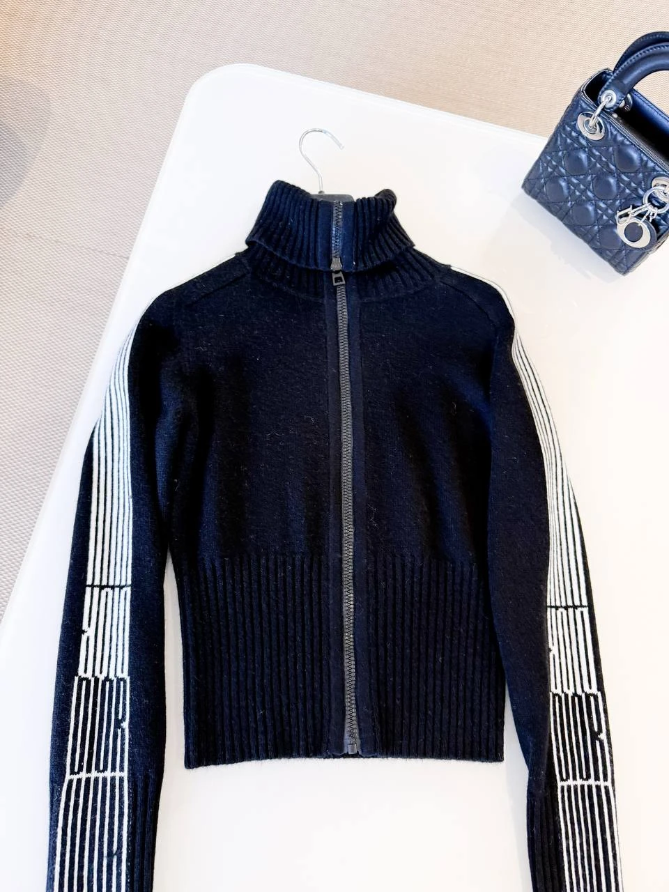 CHRISTIAN DIOR Женский кардиган CHRISTIAN DIOR Женский кардиган