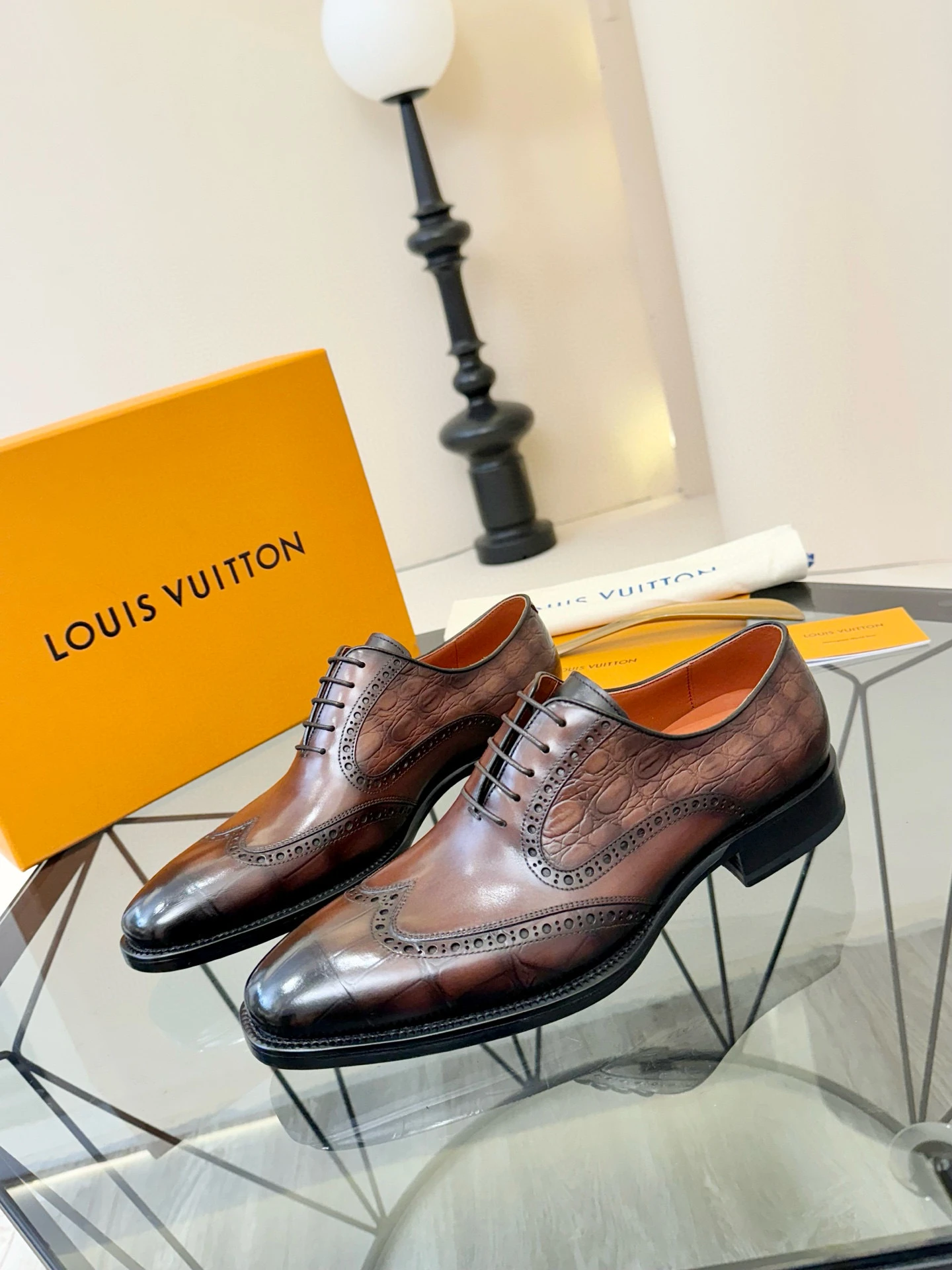 LOUIS VUITTON Мужские туфли из коровьей кожи LOUIS VUITTON Мужские туфли из коровьей кожи